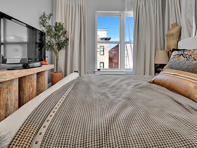 205 Maverick St #302 — Photo 4