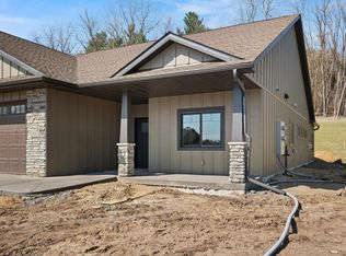 1060 Legend Ln, River Falls, WI 54022