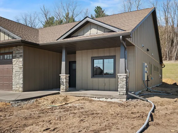 1060 Legend Ln, River Falls, WI 54022