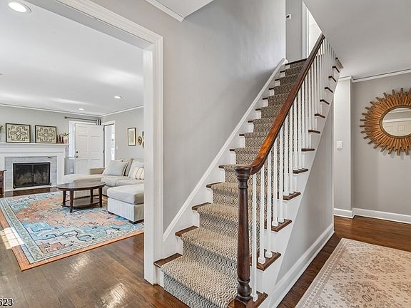 3rd image of 14 Edgewood Rd