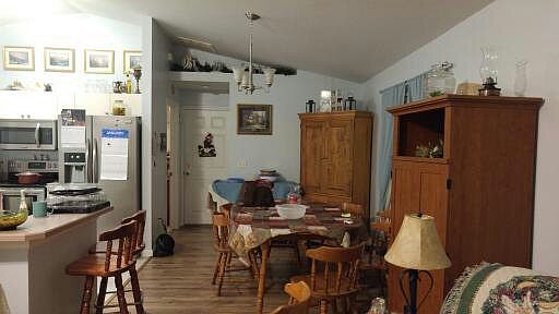 4th image of 40 Riverina Dr