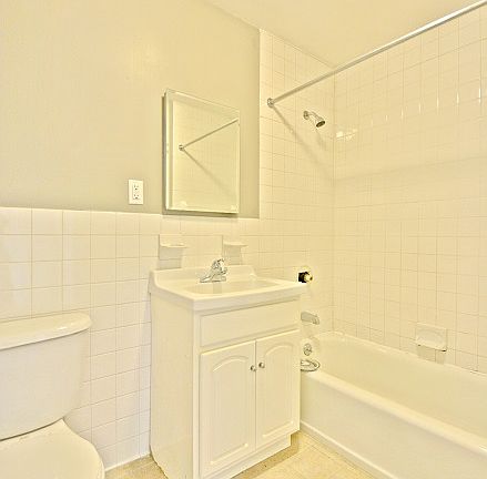 5th image of 128 W 136th St APT 3