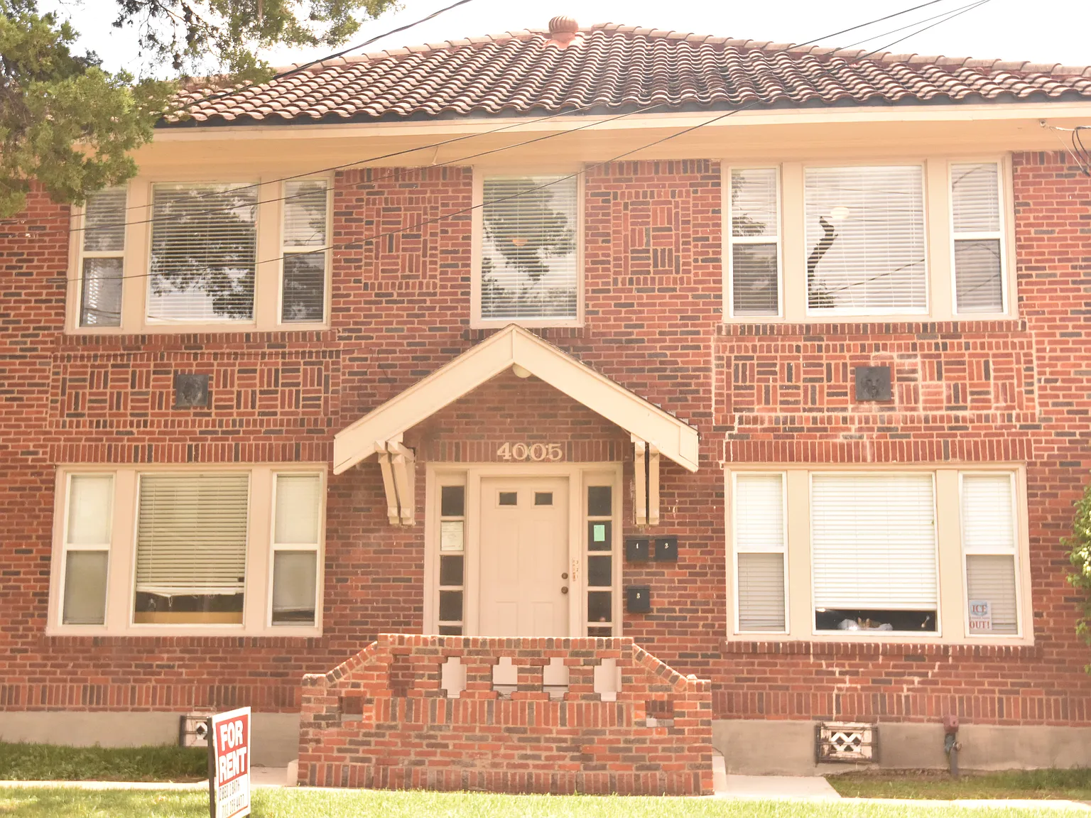 2 bed, 1300 sqft, $1,750 — Photo 1