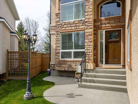 3rd image of 22 SE Strathridge Ct SW