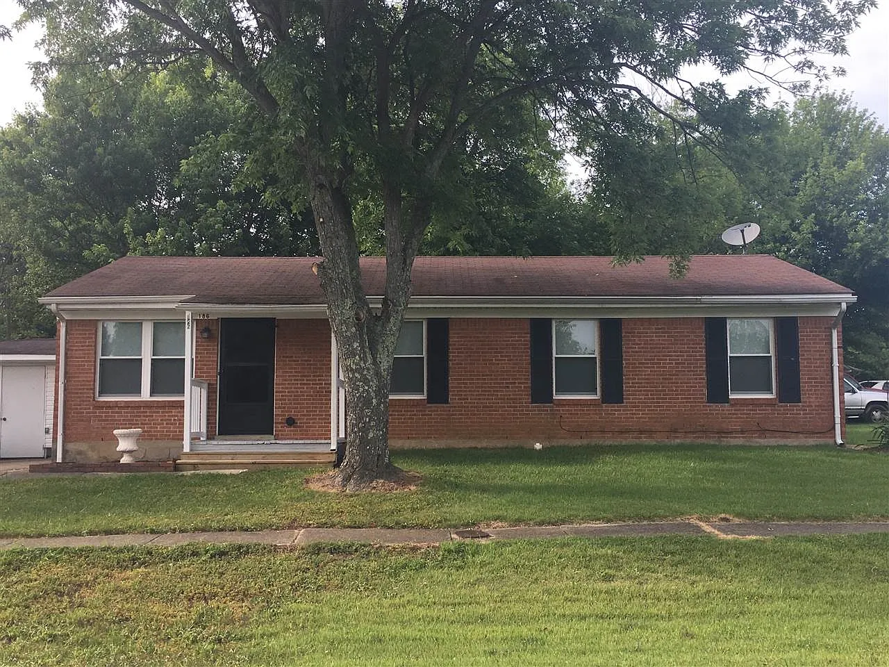 186 Donna Ave photo 1