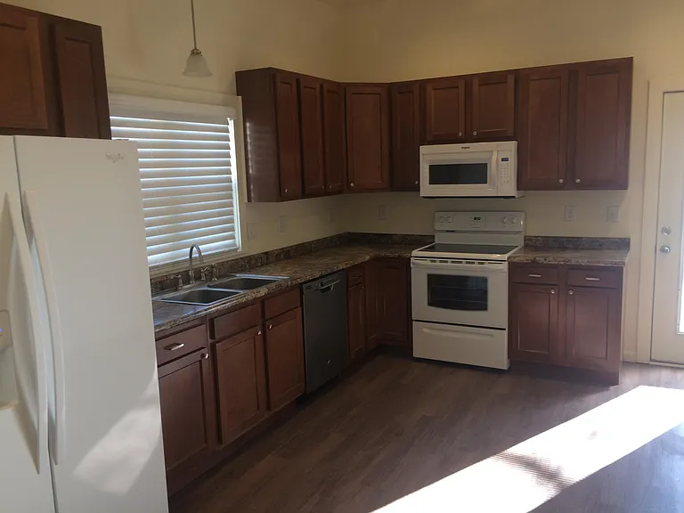 203 W Union St — Photo 1