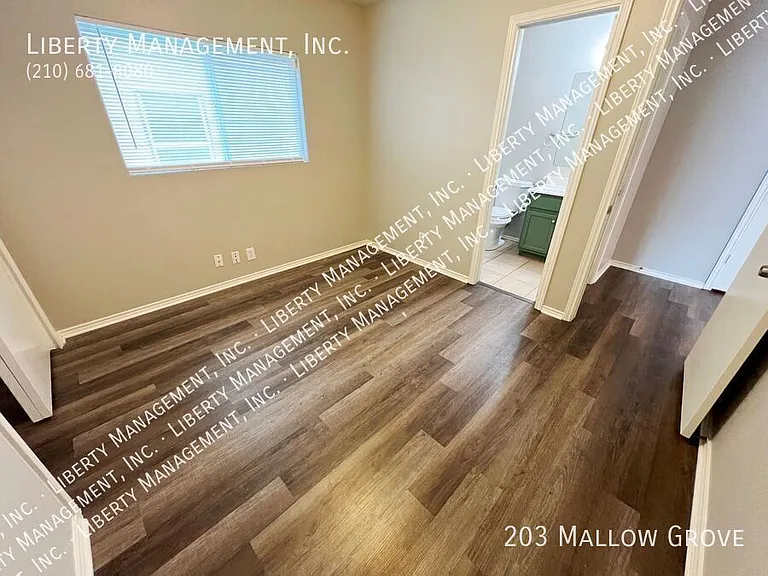 203 Mallow Grv — Photo 10