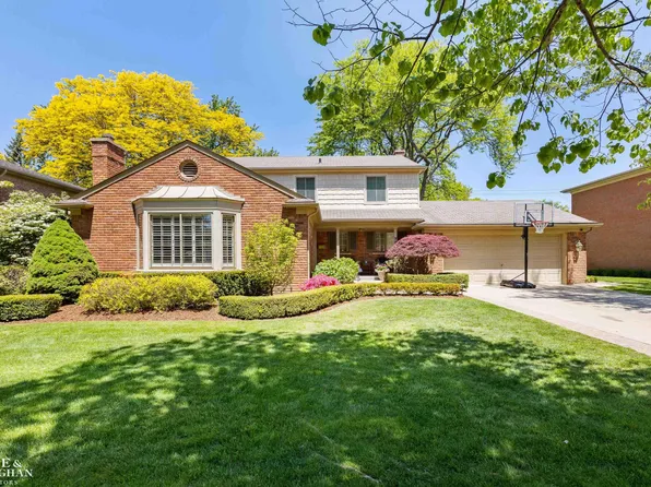 754 N Brys Dr, Grosse Pointe Woods, MI 48236