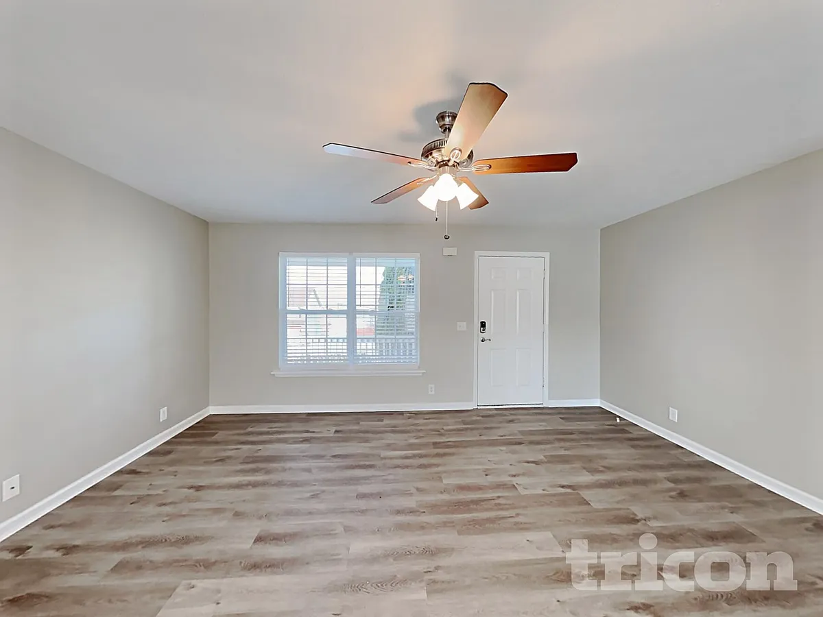 Photo 2 of 17 - 1421 E Nir Shreibman Blvd - La Vergne, TN Building Photo - 1421 E Nir Shreibman Blvd