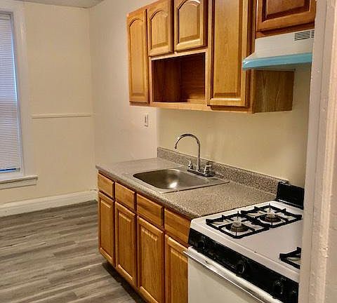 4th image of 661 E 23rd St