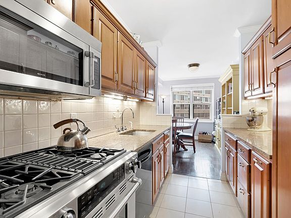 5th image of 415 E 52nd St #8DEC