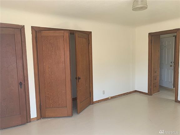 5th image of 952 Highland Ave
