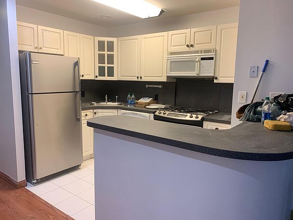 3rd image of 477 Wilson Ave