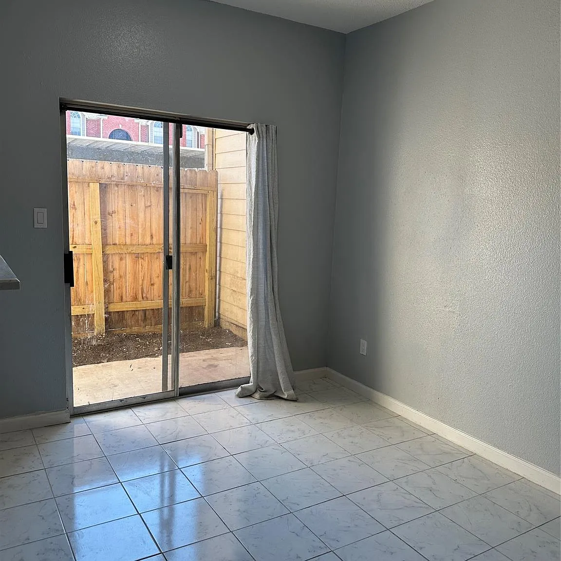 2 bed, 1.5 bath, 1104 sqft, $1,600 — Photo 2