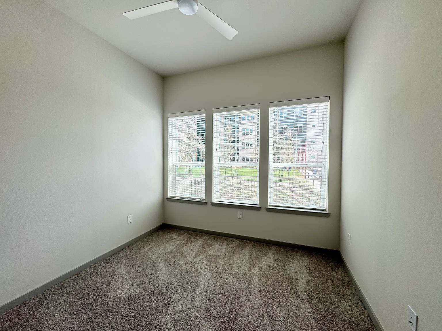 1 bed, 720 sqft, $1,199 — Photo 3