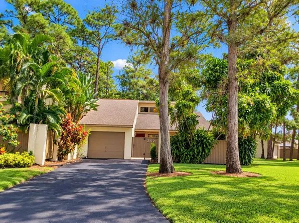 242 Wood Dale Dr, Wellington, FL 33414