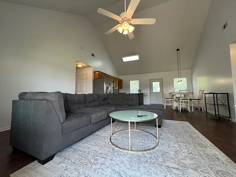 105 Thomkin Dr — Photo 7