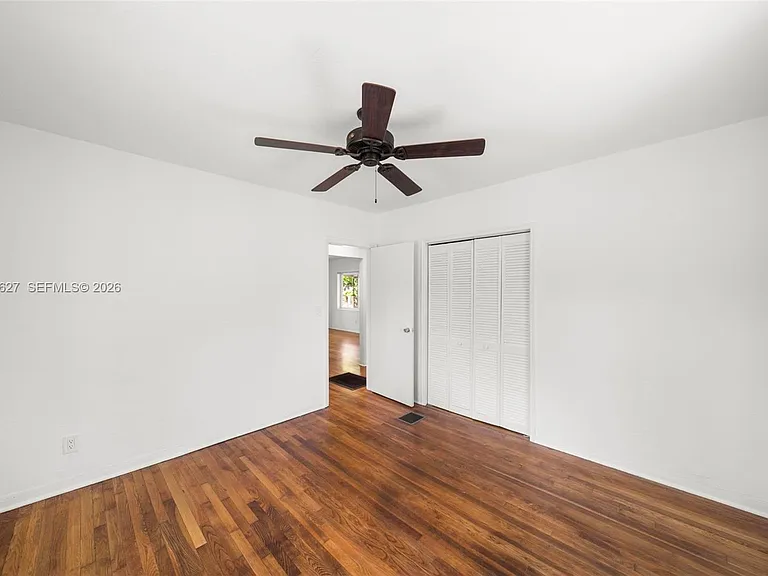 5730 SW 42nd Ter — Photo 8