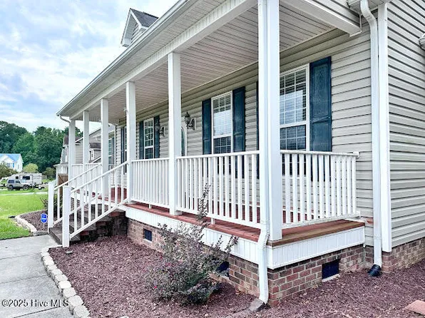 100 Daniel Court, Richlands, NC 28574