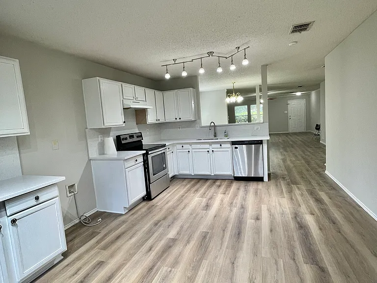 2321 Avalon Creek Way — Photo 9