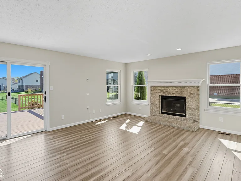 7975 Meadow Bend Cir — Photo 18