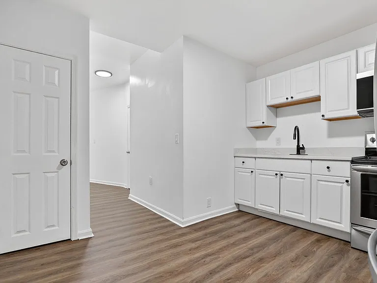 2537 Hollins St — Photo 8