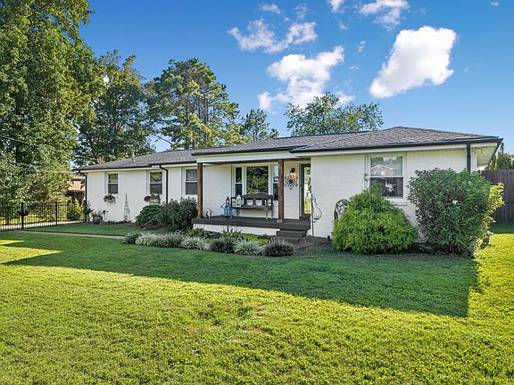 3rd image of 303 Weldon Dr