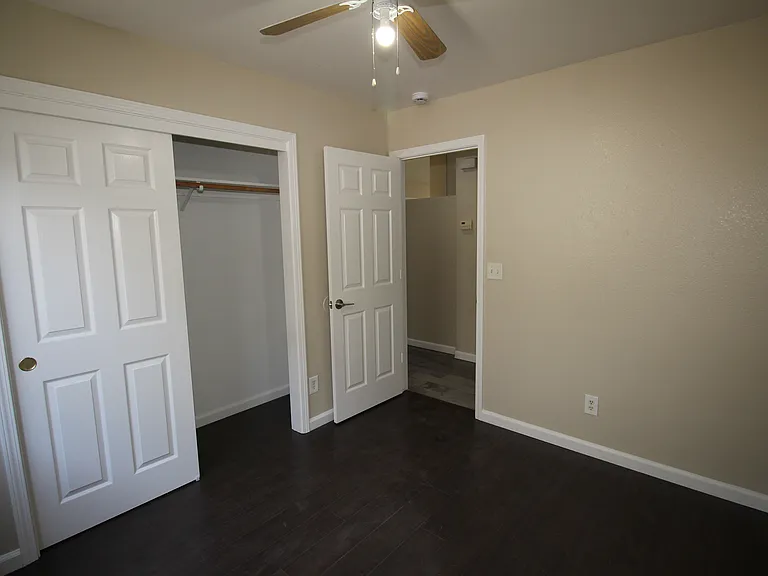 5325 N Rosalia Ave — Photo 17