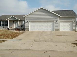 4805 Winghaven Dr, Waterloo, IA 50701
