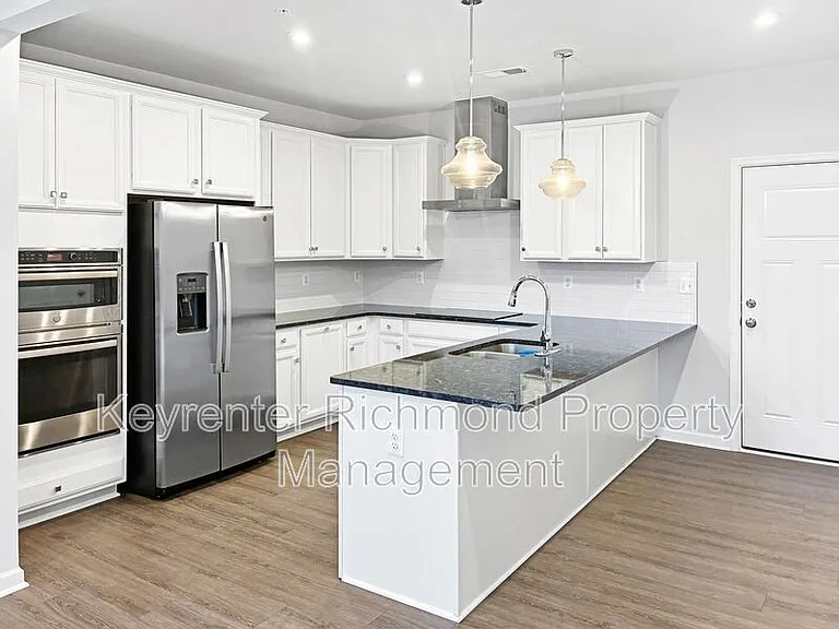 719 McCormick Farm Dr #A — Photo 2
