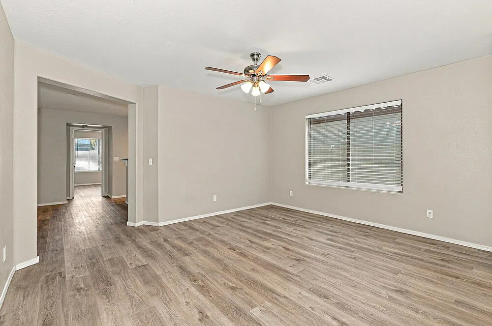 3 bed, 2.0 bath, 1400 sqft, $2,110 — Photo 3