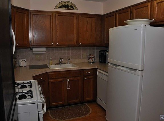 2nd image of 410 Paterson Ave Building B-b5