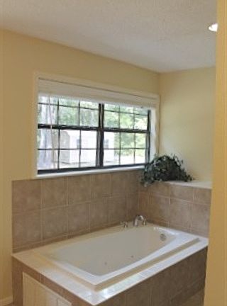 4th image of 304 Triple South Dr