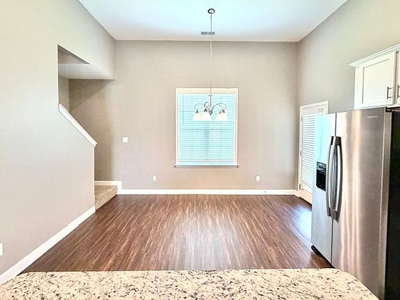 4th image of 60 Birkdale Dr