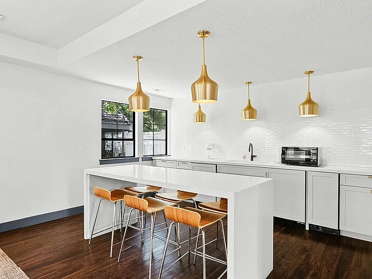 Cottonwood Apartments Kitchen Apt CoWork 4