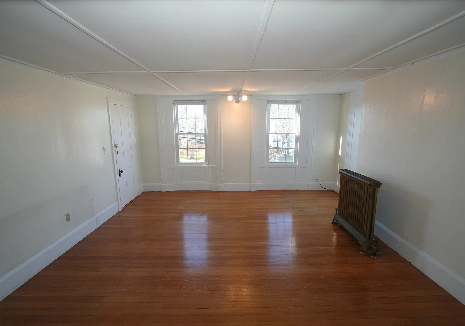 163 Central — Photo 4