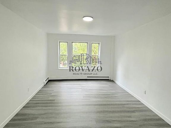 4th image of 375 Park Ave #21