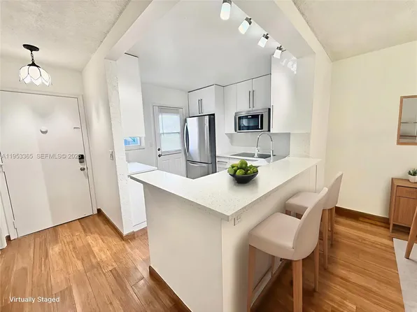 901 NE 14th Ave, Hallandale, FL