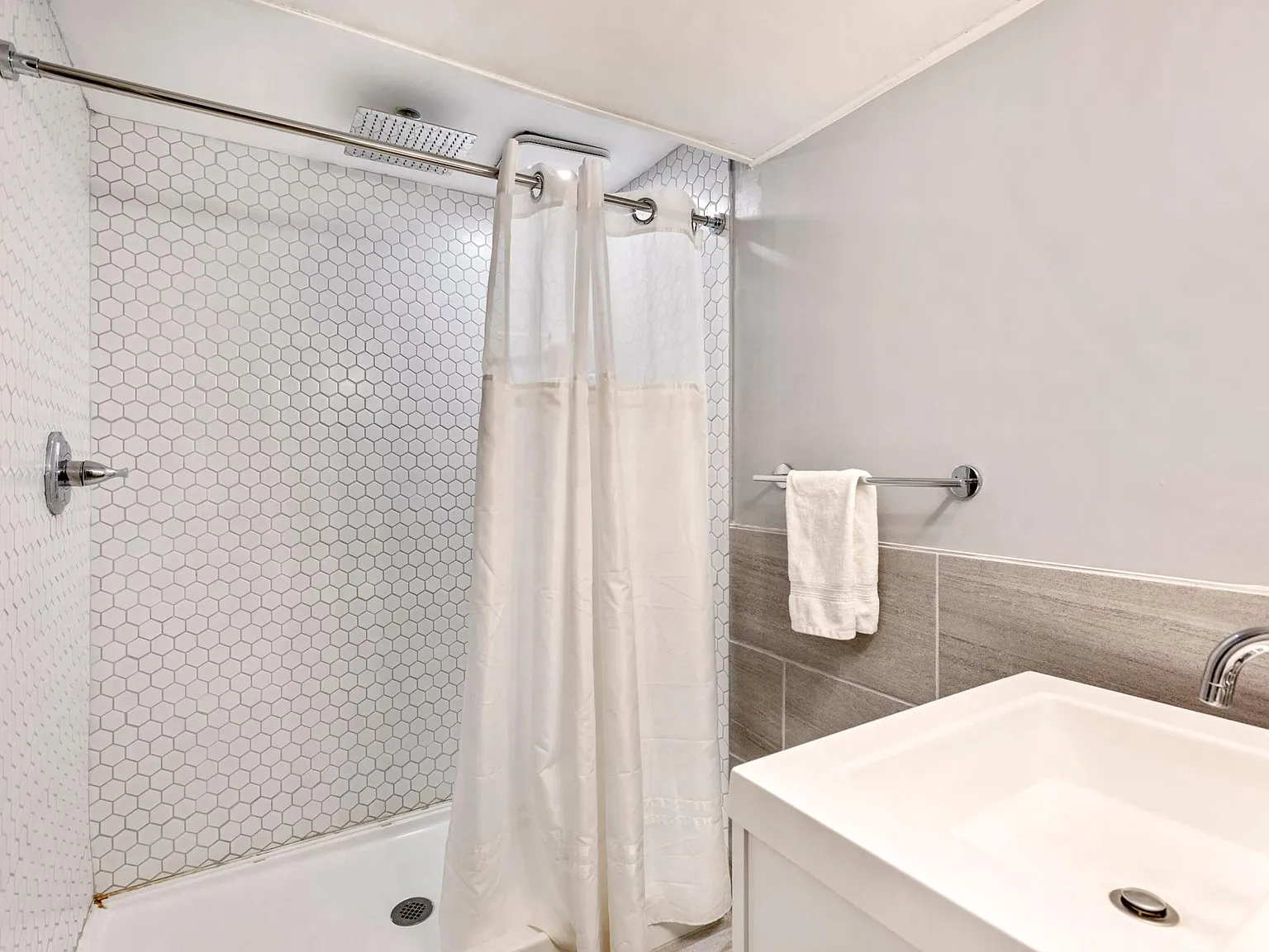 4 bed, 1800 sqft, $5,500 — Photo 4