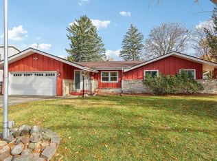 1147 Daisy Ln, Oconomowoc, WI 53066