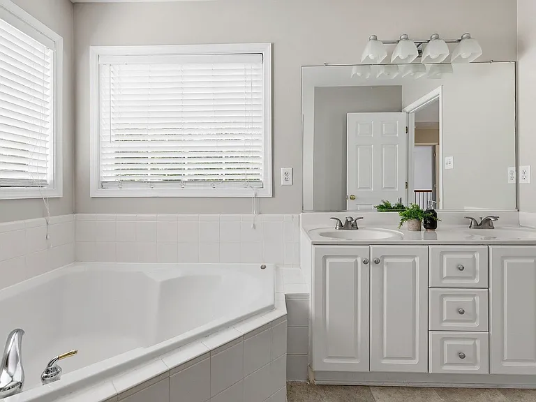 15919 Hampton Summit Dr — Photo 16