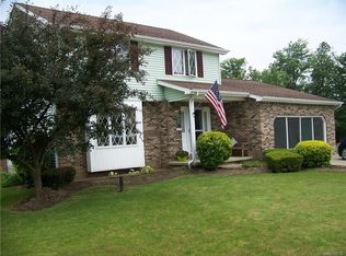 59 Country Pl, Lancaster, NY 14086