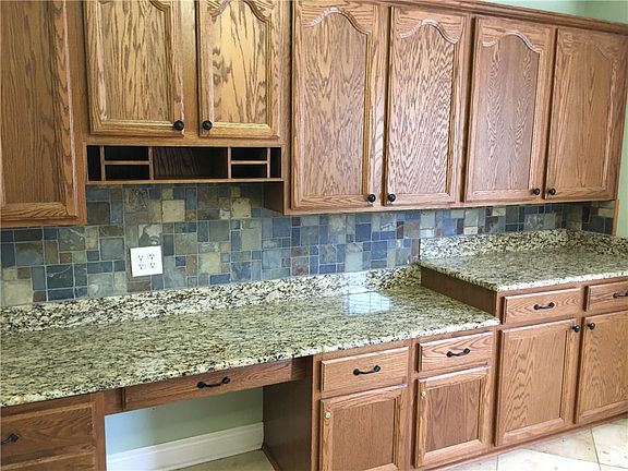 3rd image of 216 N Mount Rushmore Dr