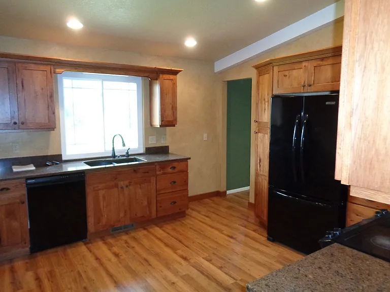 681 Garnet Ave — Photo 3