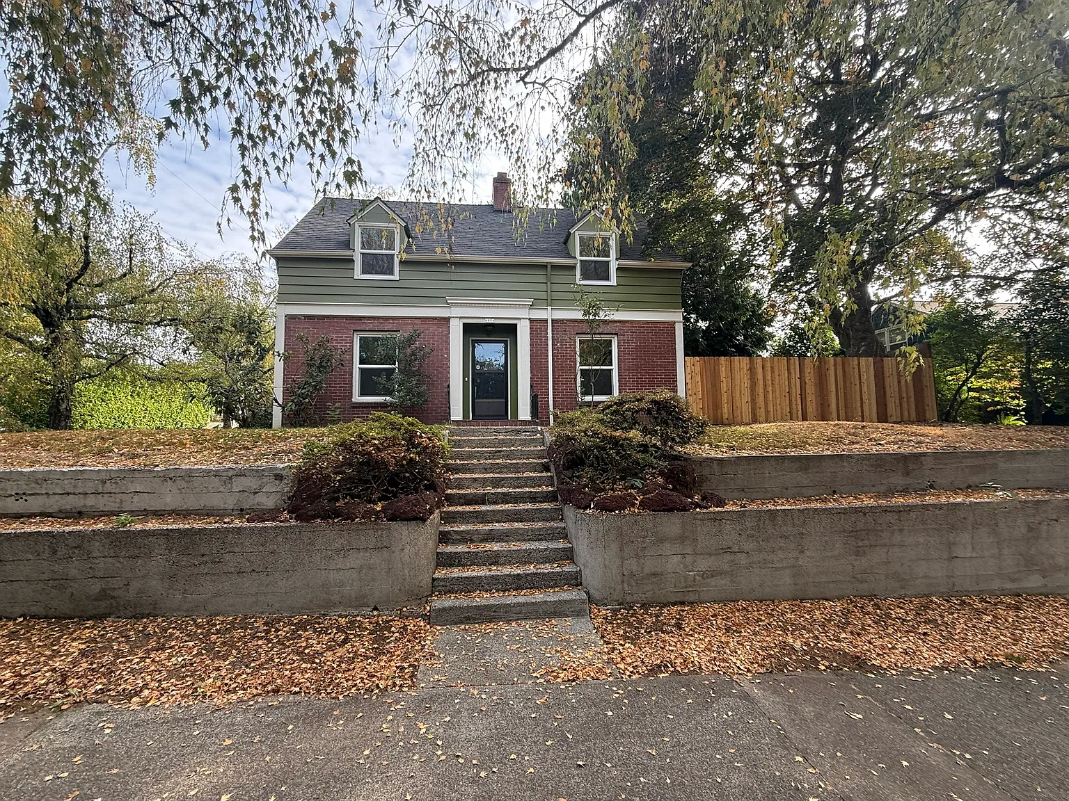 4 bed, 2.5 bath, 2750 sqft, $3,800 — Photo 1