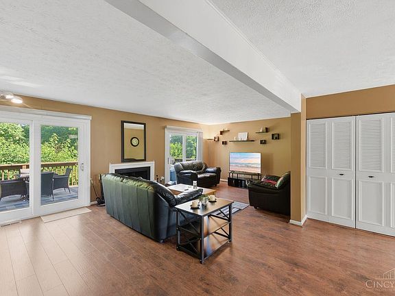 3rd image of 26 Twin Lakes Dr
