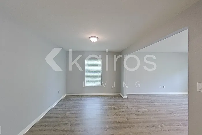 1124 Ware Ave — Photo 2