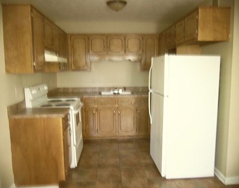 4th image of 216 Helen Cir #A
