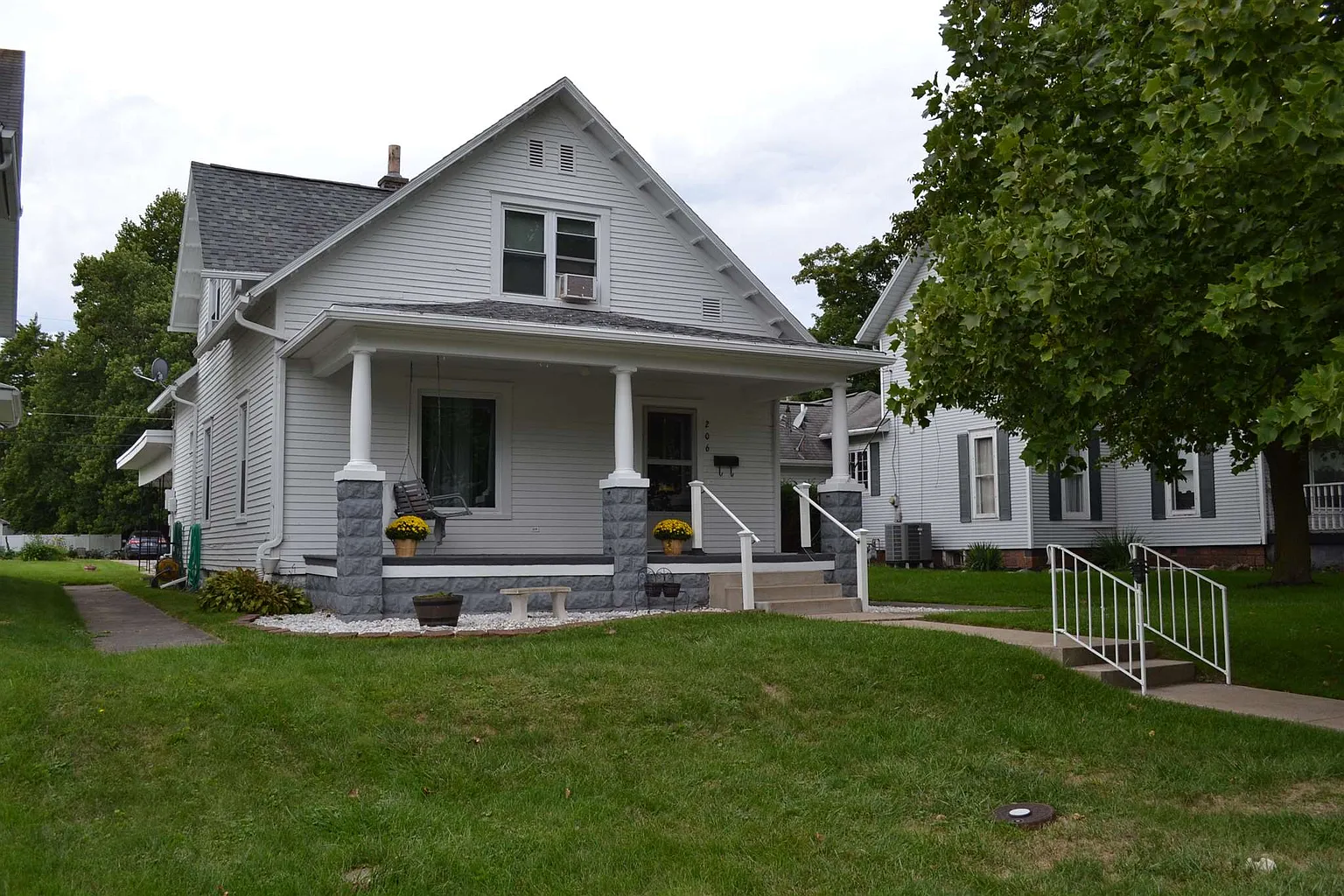 206 S Elm St photo 1