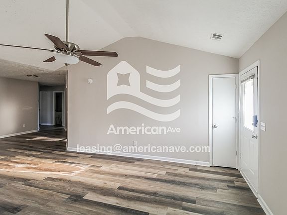 1506485_004_living_room_13724449.jpg